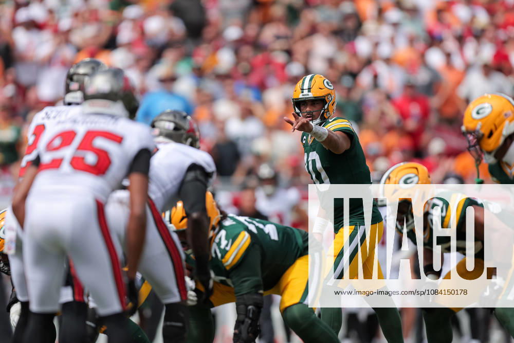 Oct 4, 2026; Tampa, FL, USA; Green Bay Packers quarterback Jordan Love (10) points to a Tampa Bay Buccaneers defensive playing from the line of scrimmage during the NFL, American Football Herren, USA game between the Green Bay Packers and Tampa Bay Buccaneers at Raymond James Stadium. Mandatory Credit: Taylor McFee-Cal Media NFL 2026: Packers Vs Buccaneers OCT 04 - ZUMAc04_ 20261004_zma_c04_058