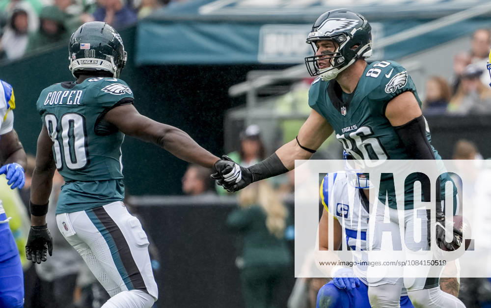 Oct 4, 2026; Philadelphia, PA, USA; Philadelphia Eagles tight end Zac Ertz celebrates after a catch at Lincoln Financial Field. Mandatory Credit: -Cal Media NFL, American Football Herren, USA 2026: Rams Vs Eagles OCT 04 - ZUMAcs17 20261004_faf_cs17_160