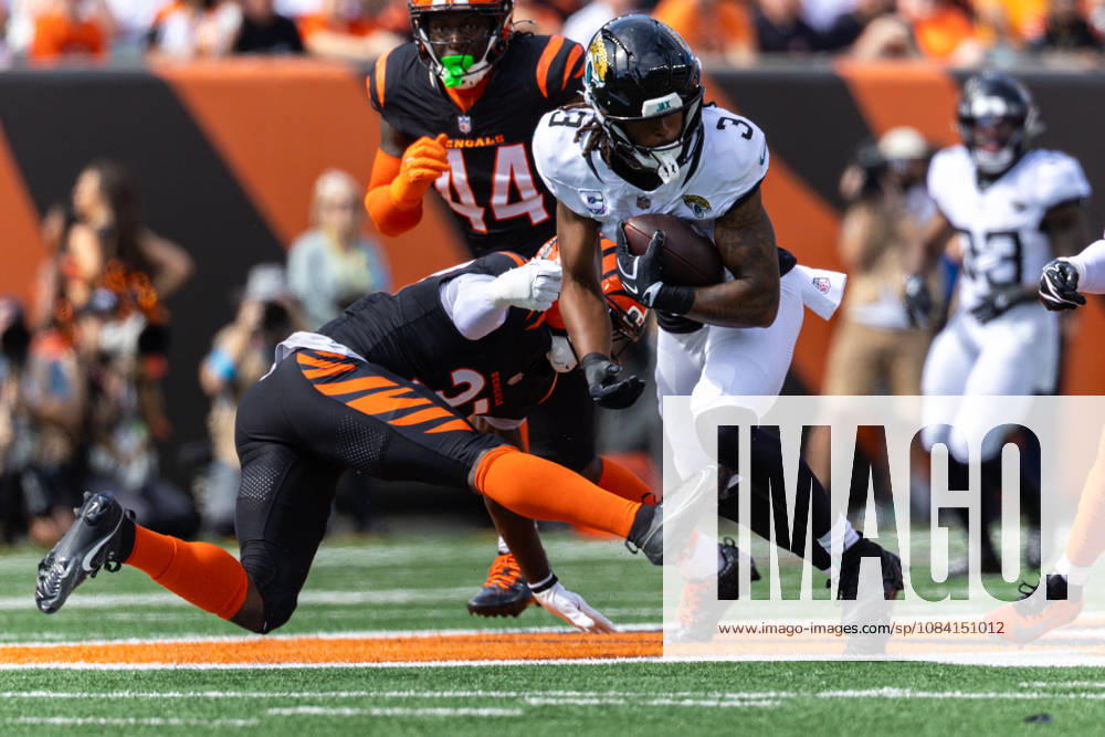 Oct 4, 2026; Cincinnati, OH, USA; Jacksonville Jaguars wide receiver Jakobi Meyers (3) runs with the ball after the catch during NFL, American Football Herren, USA game action against the Cincinnati Bengals at Paycor Stadium. Mandatory Credit: -Cal Media Cincinnati USA - ZUMAc04_ 20261004_zma_c04_028
