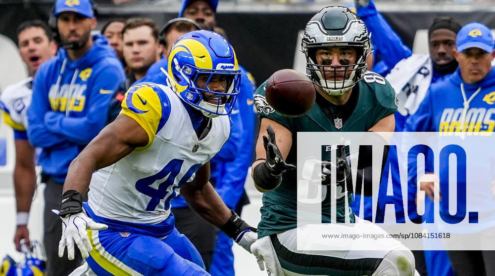 Oct 4, 2026; Philadelphia, PA, USA; Philadelphia Eagles tight end Zac Ertz (88) makes a catch at Lincoln Financial Field. Mandatory Credit: -Cal Media Philadelphia USA - ZUMAcs17 20261004_faf_cs17_152