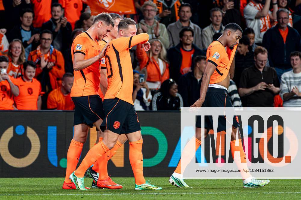 EINDHOVEN - Teun Koopmeiners of the Netherlands celebrates his team s first goal with his teammates during the UEFA Nations League match between the Netherlands and Serbia at the Philips Stadium on October 4, 2026, in Eindhoven, the Netherlands. KEVIN SENDERS ANP UEFA Nations League 2026 27 ANPxSportx xMarcelxterxBalsxIVx 571520723 originalFilename: 571520723