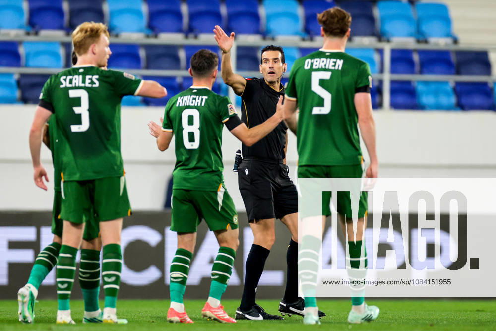 UEFA Nations League Group Stage, TSC Arena, BaÄka Topola, Serbia 4 10 2026 Republic of Ireland vs Israel Referee Juan Martinez Munuera users the Ireland players away while he waits to hear from VAR regarding a potential penalty against Israel Juan Martinez Munuera users the Ireland players away while he waits to hear from VAR regarding a potential penalty against Israel 4 10 2026