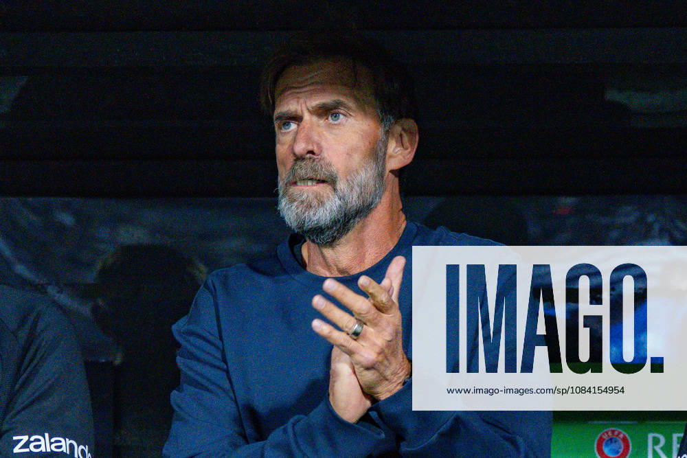Nations League, Group A, Matchday 4, Greece vs. Germany at Toumba Stadium in Thessaloniki; Jürgen Klopp leads the German team in singing the national anthem