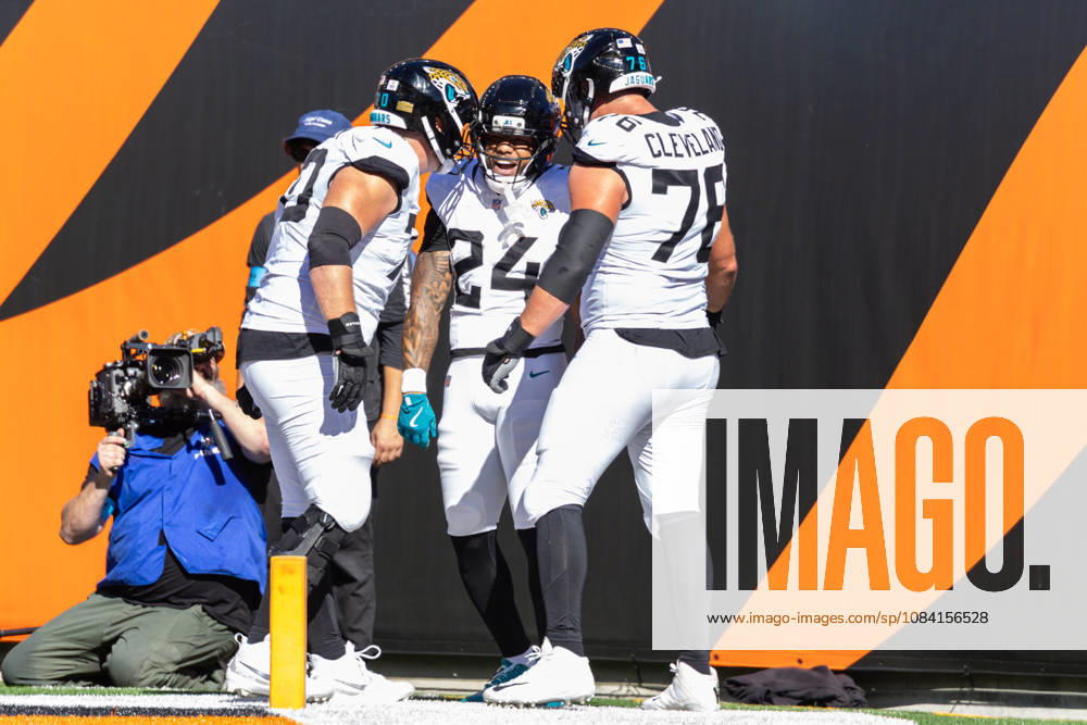 Oct 4, 2026; Cincinnati, OH, USA; Jacksonville Jaguars running back Chris Rodriguez Jr. (24) celebrates a touchdown with his teammates during NFL, American Football Herren, USA game action against the Cincinnati Bengals at Paycor Stadium. Mandatory Credit: -Cal Media NFL 2026: Jaguars Vs Bengals OCT 04 - ZUMAc04_ 20261004_zma_c04_075