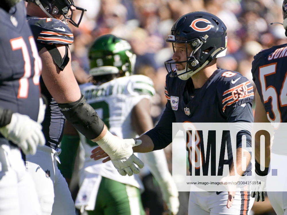 Chicago Bears place kicker Cairo Santos (8) celebrate a fourth quarter field goal against the New York Jets at Soldier Field in Chicago on Sunday, October 4, 2026. Bears defeated the Jets 23-12. CHI20261004119 MARKxBLACK