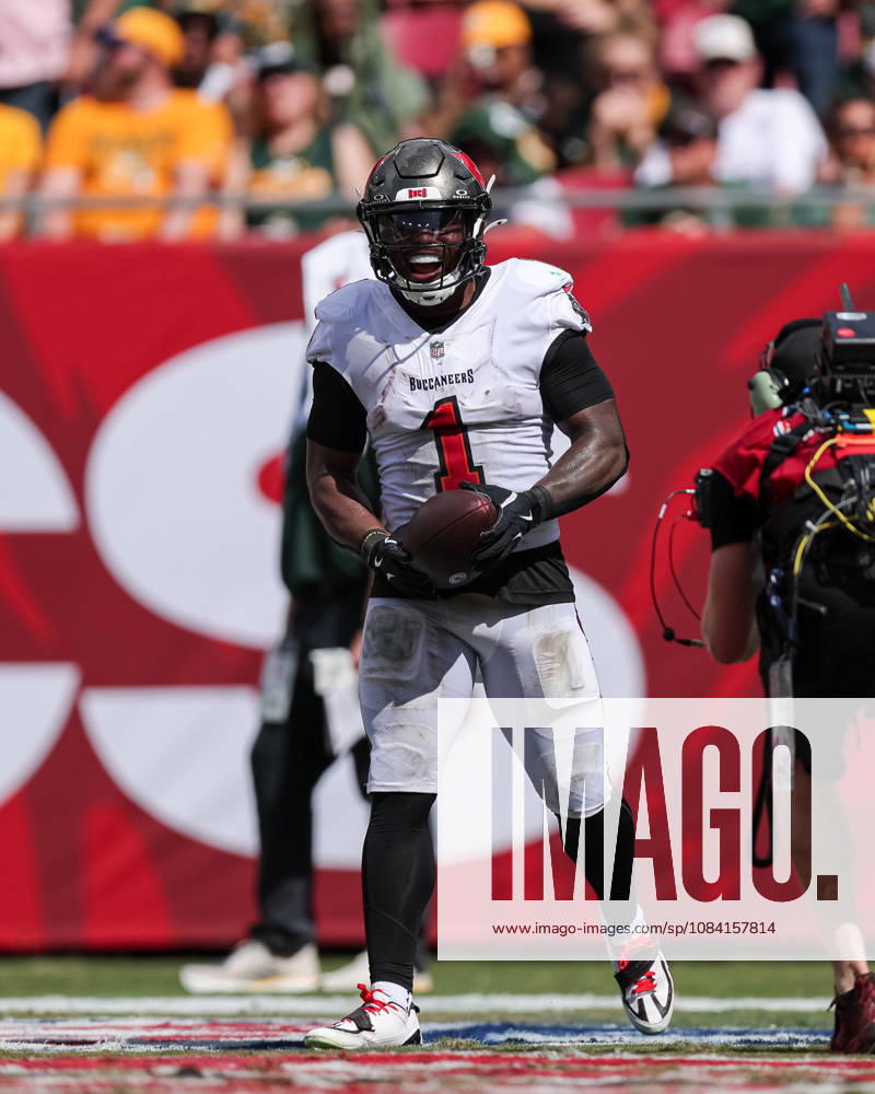 Oct 4, 2026; Tampa, FL, USA; Tampa Bay Buccaneers running back Kenny Gainwell (1) celebrates after catching a touchdown pass from quarterback Jalon Daniels (10) during the NFL, American Football Herren, USA game between the Green Bay Packers and Tampa Bay Buccaneers at Raymond James Stadium. Mandatory Credit: Taylor McFee-Cal Media NFL 2026: Packers Vs Buccaneers OCT 04 - ZUMAc04_ 20261004_zma_c04_090