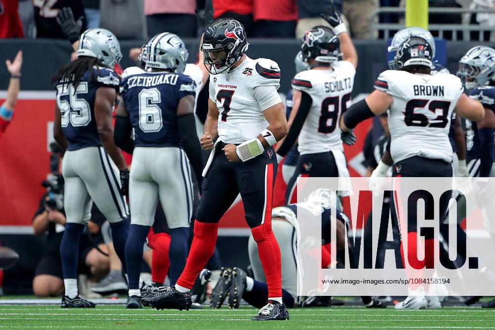 Houston, Texas, U.S: Houston Texans quarterback C.J. Stroud (7) reacts after a touchdown by running back Woody Marks (4, not shown) during the fourth quarter of the NFL, American Football Herren, USA regular season game between the Houston Texans and the Dallas Cowboys at Reliant Stadium in Houston, TX on October 4, 2026. NFL 2026 - Dallas Cowboys Vs Houston Texans - ZUMAw137 20261004_aap_w137_061
