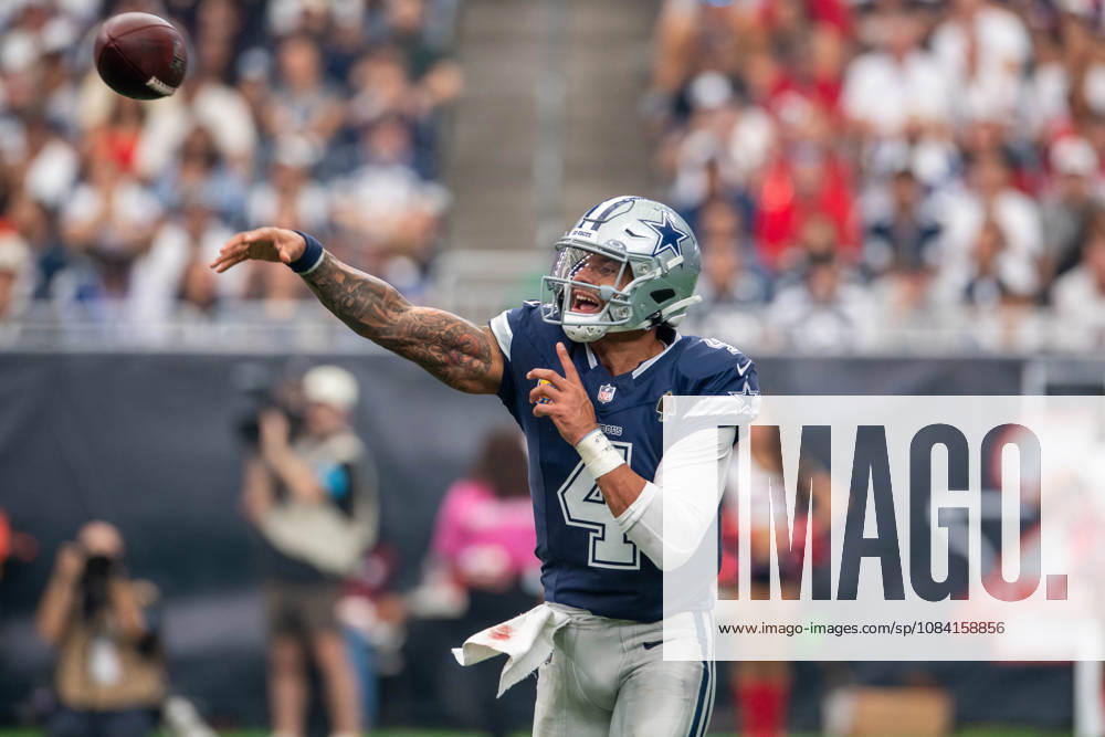 Dallas Cowboys quarterback Dak Prescott (4) throws a pass during a game between the Dallas Cowboys and the Houston Texans in Houston, TX. .. CSM NFL, American Football Herren, USA 2026: Cowboys Vs Texans OCT 04 - ZUMAc04_ 20261004_zma_c04_118