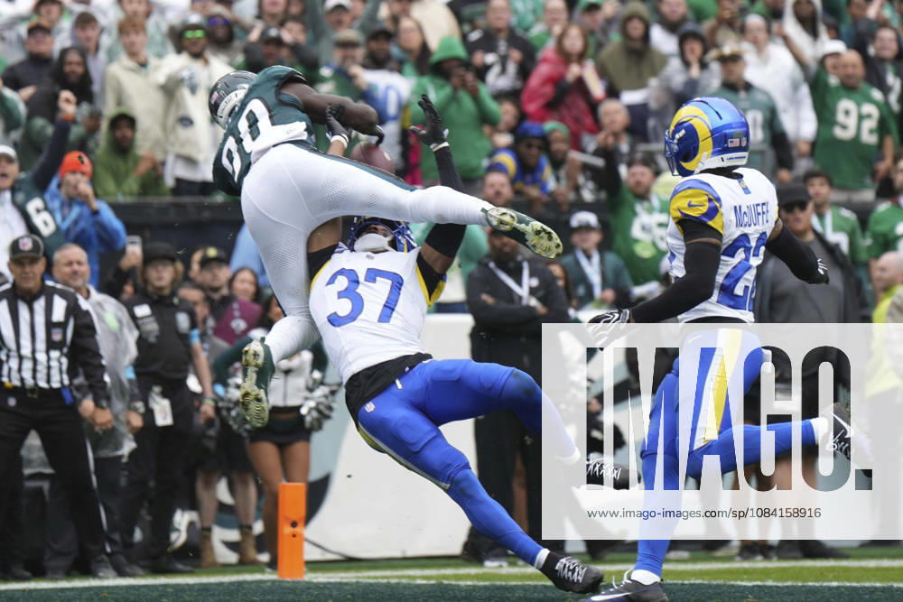 PHILADELPHIA, PA - OCTOBER 04: Philadelphia Eagles wide receiver Darius Cooper 80 leaps over Los Angeles Rams safety Quentin Lake 37 for a touchdown during the game between the Los Angeles Rams and the Philadelphia Eagles on October 4, 2026 at Lincoln Financial Field in Philadelphia, PA.(Photo by Andy Lewis Icon Sportswire) NFL, American Football Herren, USA OCT 04 Rams at Eagles Icon261004004