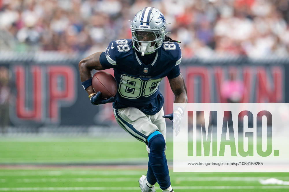 Dallas Cowboys wide receiver Ceedee Lamb (88) runs after making a catch during a game between the Dallas Cowboys and the Houston Texans in Houston, TX. .. CSM NFL, American Football Herren, USA 2026: Cowboys Vs Texans OCT 04 - ZUMAc04_ 20261004_zma_c04_146