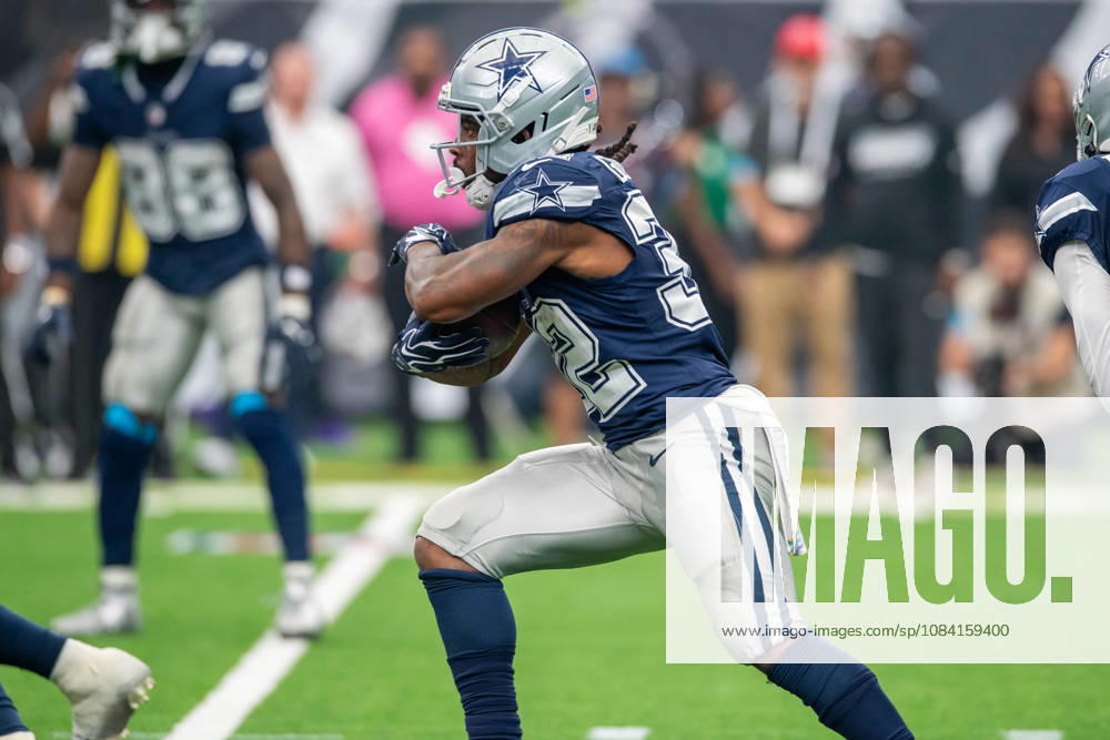 Dallas Cowboys running back Tyler Goodson (32) carries the ball during a game between the Dallas Cowboys and the Houston Texans in Houston, TX. .. CSM NFL, American Football Herren, USA 2026: Cowboys Vs Texans OCT 04 - ZUMAc04_ 20261004_zma_c04_159