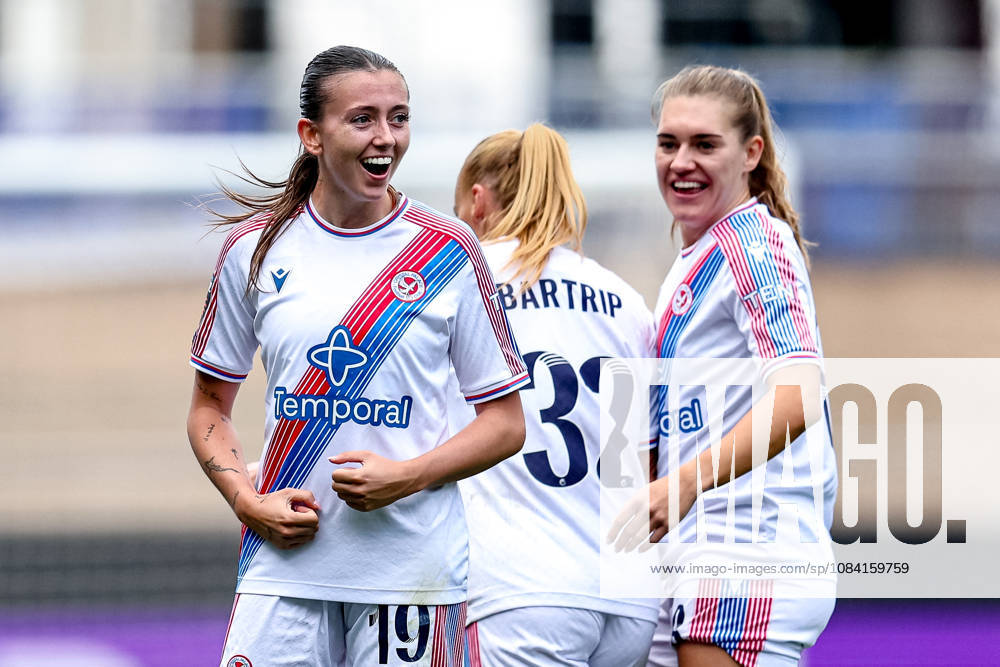 Aston Villa Women v Crystal Palace Women, Women s Super League GOAL scores 1-1 Crystal Palace Women forward Abbie Larkin (19) scores and celebrates during the Women s Super League match between Aston Villa Women and Crystal Palace Women at Villa Park, Birmingham, UK on 4 October 2026. Birmingham Villa Park West Midlands UK Editorial use only ,