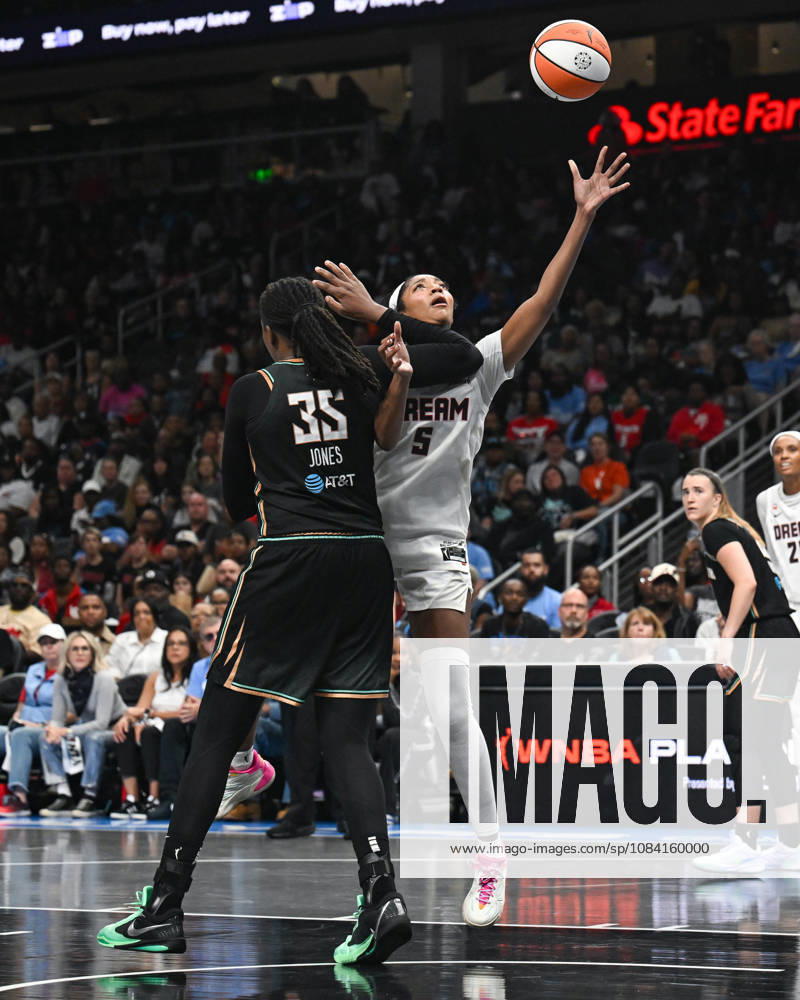 ATLANTA, GA - OCTOBER 04: Atlanta forward Angel Reese (5) drives to the basket during the WNBA, Basketball Damen, USA second round playoff game between the New York Liberty and the Atlanta Dream on October 4th, 2026 at State Farm Arena in Atlanta, GA. (Photo by Rich von Biberstein Icon Sportswire) WNBA: OCT 04 New York Liberty at Atlanta Dream Icon261004045