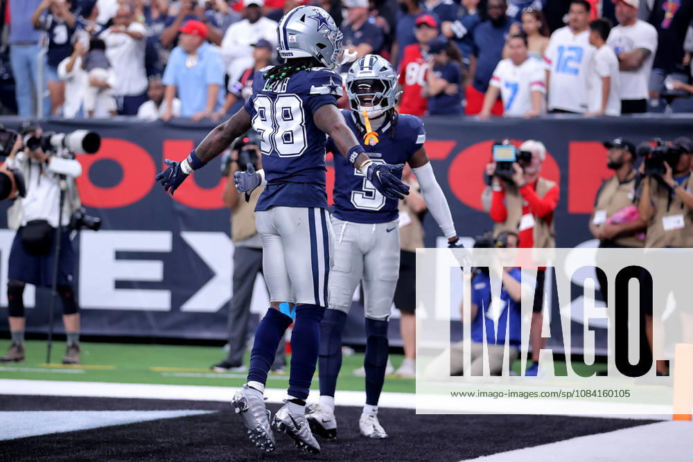 Houston, Texas, U.S: Dallas Cowboys wide receiver Ceedee Lamb (88) is congratulated by wide receiver George Pickens (3) after a catch for the game-winning touchdown during the fourth quarter of the NFL, American Football Herren, USA regular season game between the Houston Texans and the Dallas Cowboys at Reliant Stadium in Houston, TX on October 4, 2026. Houston U.S - ZUMAw137 20261004_aap_w137_072