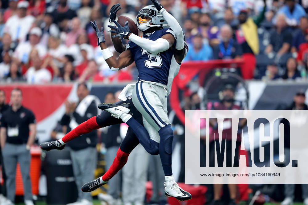 Houston, Texas, U.S: Dallas Cowboys wide receiver George Pickens (3) leaps to make a catch during the third quarter of the NFL, American Football Herren, USA regular season game between the Houston Texans and the Dallas Cowboys at Reliant Stadium in Houston, TX on October 4, 2026. Houston U.S - ZUMAw137 20261004_aap_w137_086