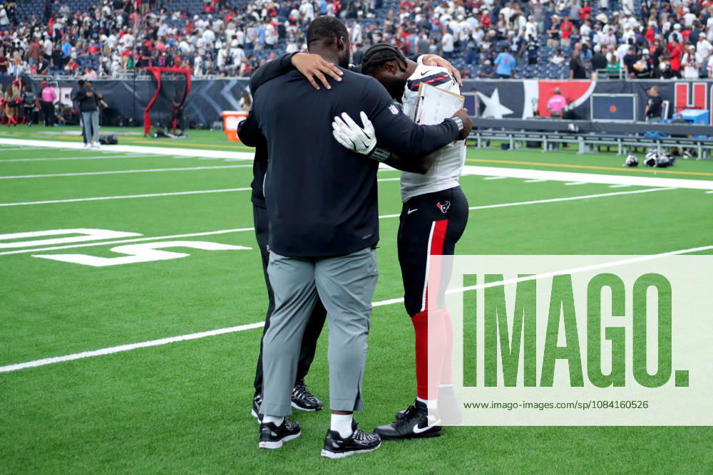 Houston, Texas, U.S: Houston Texans defensive end Will Anderson Jr. (51) huddles with team officials following the Dallas Cowboys 34-30 win over the Houston Texans at Reliant Stadium in Houston, TX on October 4, 2026. Houston U.S - ZUMAw137 20261004_aap_w137_098