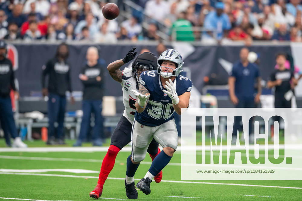 Dallas Cowboys fullback Hunter Luepke (30) catches a deflected pass during a game between the Dallas Cowboys and the Houston Texans in Houston, TX. .. CSM - ZUMAc04_ 20261004_zma_c04_168