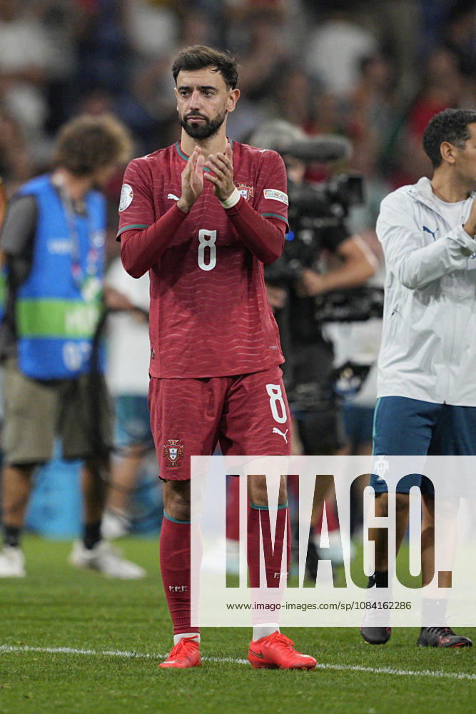 Bruno Fernandes of Portugal shakes hands before the match during the UEFA Nations League 2026 27 group phase match between Portugal and Norway at Estadio do Dragao on October 4, 2026 in Porto, Portugal (Photo by Pedro Loureiro Sports Press Photo SPP)