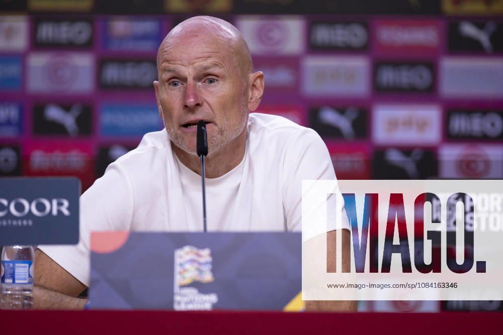 PORTO, 04 OCTOBER - Stale Solbakken head coach of Norway is seen on the press conference, PK, Pressekonferenz after the game during the Portugal x Norway match for the UEFA Nations League 2026 at Estadio do Dragao on October 04, 2026 Porto Portugal - ZUMAl192 20261004_zsp_l192_050