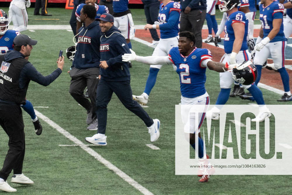 NY Giants cornerback DEONTE BANKS celebrates his interception and runback for a touchdown to give the NY Giants the win at the end of the 4th quarter as the New York Giants defeat the Arizona Cardinals 36-24 at MetLife Stadium on October 4, 2026 in East Rutherford, New Jersey. East Rutherford USA - ZUMAb148 20261004_zap_b148_014