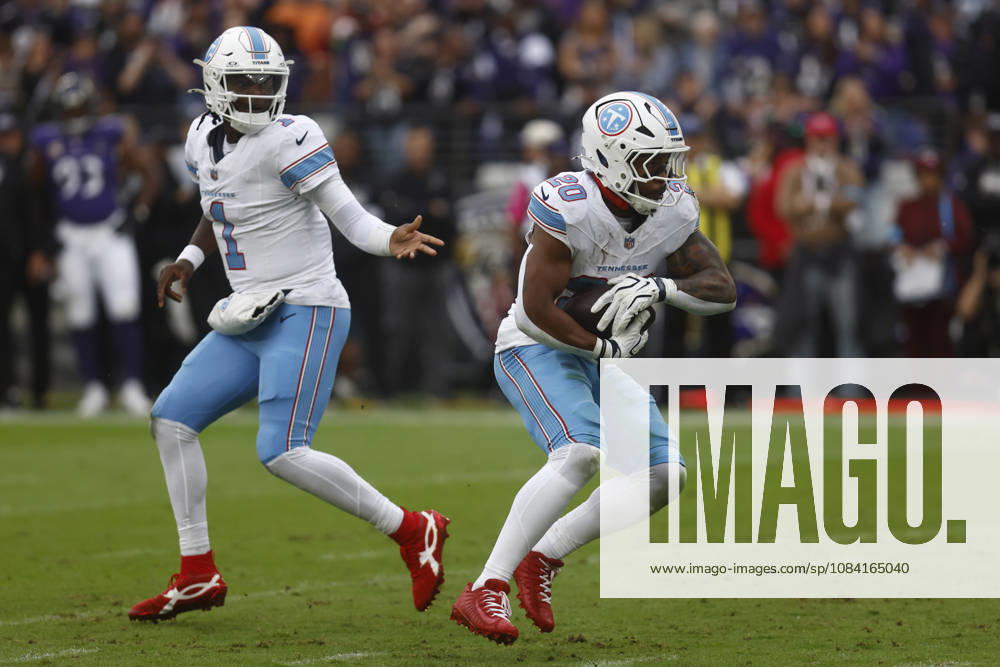 Tennessee Titans running back Tony Pollard (20) takes the hand off from quarterback Cam Ward (1) during an NFL, American Football Herren, USA game against the Baltimore Ravens on Oct 4, 2026; Baltimore, MD, USA; at M&T Bank Stadium. Baltimore won 24-18. Mandatory Credit: -Cal Media Baltimore USA - ZUMAc04_ 20261004_zma_c04_228