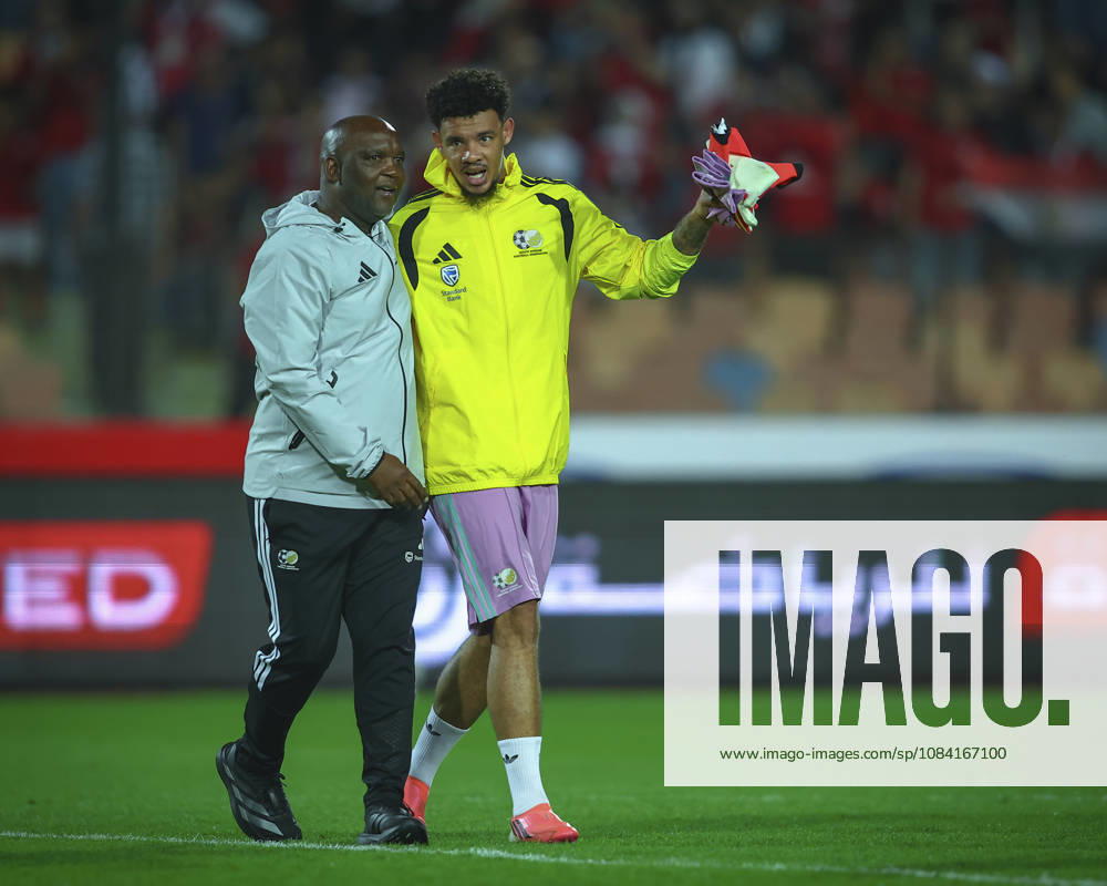 Egypt v South Africa - International Friendly, Länderspiel, Nationalmannschaft Pitso Mosimane and Ronwen Williams during the international friendly match between Egypt and South Africa at Cairo International Stadium, Cairo, Egypt Cairo Cairo EGYPT