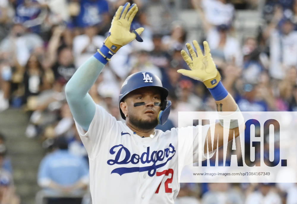 Los Angeles Dodgers Miguel Rojas (72) celebrates on second base after hitting a double against the Atlanta Braves in the third inning in an MLB, Baseball Herren, USA National League Division Series game at Dodger Stadium in Los Angeles, California, on Sunday, October 4, 2026. LAP20261004706 JIMxRUYMEN