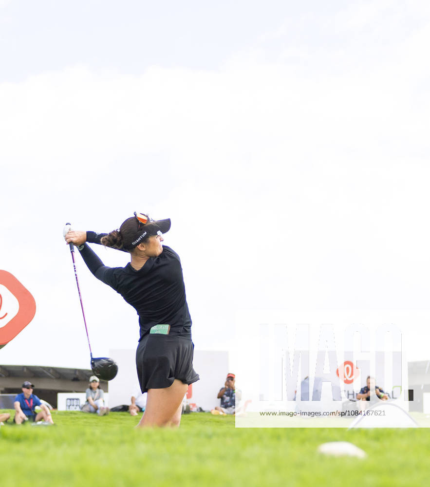 CAROLINA MELGRATI tees off at the 10th tee box to start the back nine of the 4th Round of at the 2026 Lotte Championship at Hoakalei Country Club, Ewa Beach, Hawaii, USA. 2026 Lotte Championship Presented By Hoakalei - ZUMAm310 20261004_zsp_m310_024