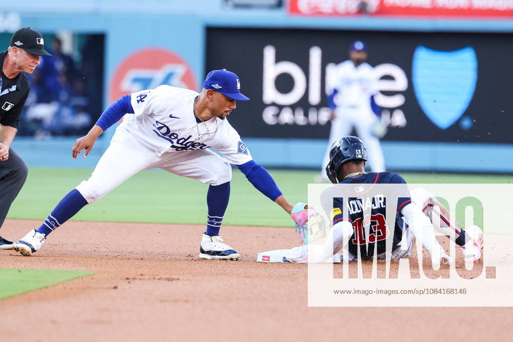 MLB, Baseball Herren, USA National League Division Series - Dodgers vs Braves Game 2 Dodgers shortstop Mookie Betts (L) attempts to tag Braves outfielder Ronald Acuna Jr. on a steal attempt in the first inning in Game 2 of the National League Division Series against the Atlanta Braves at UNIQLO Field at Dodger Stadium in Los Angeles, California, USA, 04 October 2026. LOS ANGELES CALIFORNIA United States