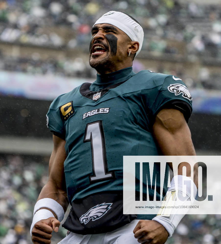 NFL, American Football Herren, USA 2026: Rams Vs Eagles OCT 04 October 4, 2026, Philadelphia, Pa, USA: Oct 4, 2026; Philadelphia, PA, USA; Philadelphia Eagles quarterback Jalen Hurts warms up before the Rams 24-20 win against the Eagles at Lincoln Financial Field. Mandatory Credit: Scott Serio-Cal Media(Credit Image: Scott Serio Cal Sport Media) Philadelphia Pa USA