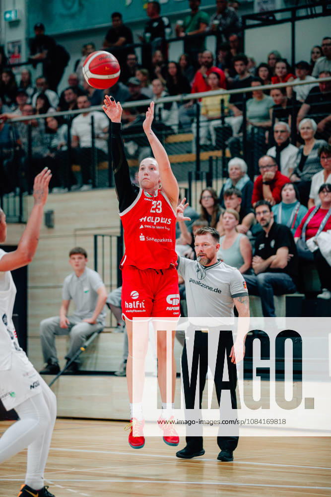 BB 1BL Halfit Lions vs. TK Hannover Luchse: Jordan King of the Halfit Lions scores a three-pointer during the 2026–2027 season of the DBBL Toyota Women s Basketball Bundesliga in a game between the Halfit Lions and TK Hannover Luchse at the SWH Arena on October 4, 2026, in Halle Saale, Saxony-Anhalt, Germany