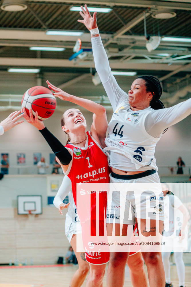 BB 1BL Halfit Lions vs. TK Hannover Luchse: Lee Volker of the Halfit Lions goes head-to-head with Alyssa Brown of the TK Hannover Luchse during the 2026–2027 season of the DBBL Toyota Women s Basketball Bundesliga in a game between the Halfit Lions and the TK Hannover Luchse at the SWH Arena on October 4, 2026 in Halle (Saale), Saxony-Anhalt, Germany