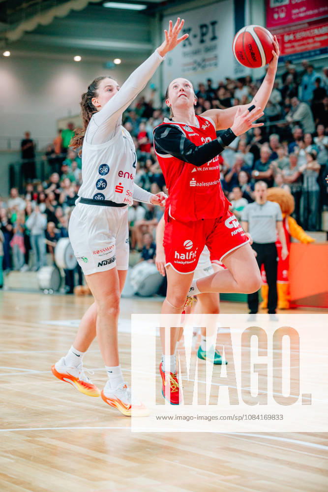 BB 1BL Halfit Lions vs. TK Hannover Luchse: Jordan King of the Halfit Lions faces off against Rowena Jongeling of the TK Hannover Luchse during the 2026–2027 season of the DBBL Toyota Women s Basketball Bundesliga in a game between the Halfit Lions and the TK Hannover Luchse at the SWH Arena on October 4, 2026 in Halle (Saale), Saxony-Anhalt, Germany