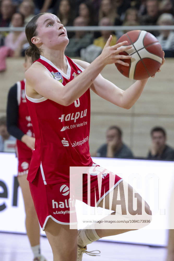 Toyota DBBL 2026–2027 HalFit Lions vs. TK Hannover Halle Saale, Germany, October 4, 2026. Pictured: Nicole Brochlitz of Halle with the ball, Halle Saale swh Arena, Saxony-Anhalt, Germany