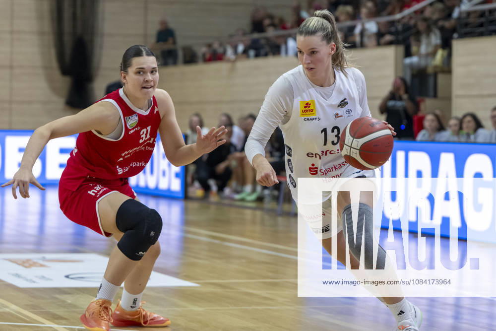 Toyota DBBL 2026–2027 HalFit Lions vs. TK Hannover Halle Saale, Germany, October 4, 2026. Pictured, from left: Paula Wenemoser (Halle) and Meret Kleine Beek (Hannover Halle Saale), swh Arena, Saxony-Anhalt, Germany