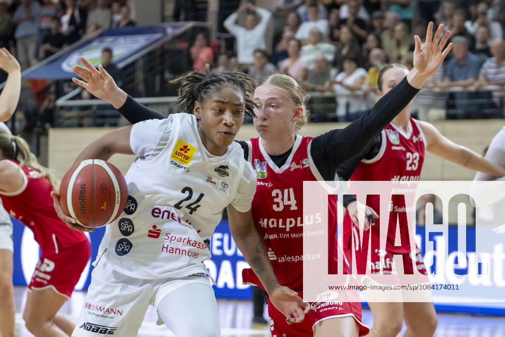 Toyota DBBL 2026–2027: HalFit Lions vs. TK Hannover, Halle-Saale, Germany, October 4, 2026. Pictured, from left, in a one-on-one matchup: Prencis Harden (Hannover) and Lilly Kueppers (Halle-Saale), swh Arena, Saxony-Anhalt, Germany