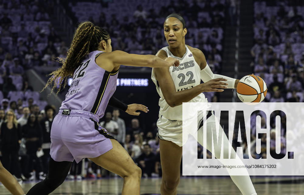WNBA, Basketball Damen, USA Semi Finals Game 1 2026: Las Vegas Vs Golden State OCT 4 OCT 04 2026 San Francisco, CA U.S.A. Las Vegas Aces center A ja Wilson (22)goes to the basket against Golden State Valkyries guard Veronica Burton (22) during the WNBA semifinals playoff game 1 western conference between the Las Vegas Aces and the Golden State Valkyries at the Chase Centers. Thurman James CSM (Credit Image: Â Thurman James Cal Media) San Francisco Ca USA