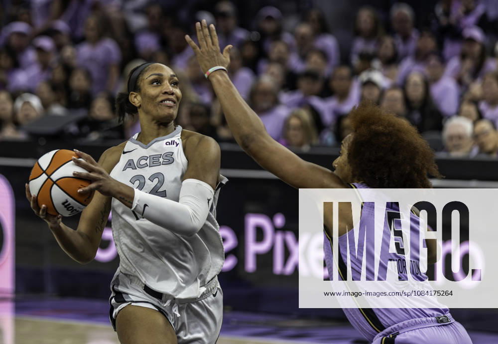 OCT 04 2026 San Francisco, CA U.S.A. Las Vegas Aces center A ja Wilson (22)goes to the basket against Golden State Valkyries forward Kayla Thornton (5) during the WNBA, Basketball Damen, USA semifinals playoff game 1 western conference between the Las Vegas Aces and the Golden State Valkyries at the Chase Centers. CSM WNBA Semi Finals Game 1 2026: Las Vegas Vs Golden State OCT 4 - ZUMAc04_ 20261004_zma_c04_367