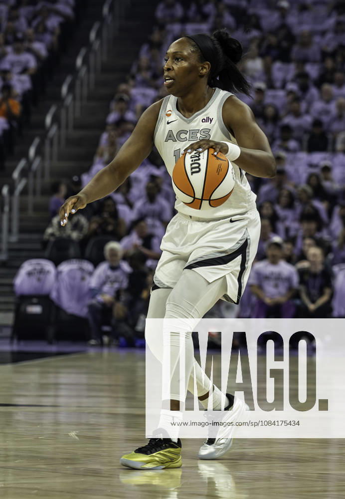 OCT 04 2026 San Francisco, CA U.S.A. Las Vegas Aces guard Chelsea Gray (12)brings the ball up court during the WNBA, Basketball Damen, USA semifinals playoff game 1 western conference between the Las Vegas Aces and the Golden State Valkyries at the Chase Centers. CSM San Francisco USA - ZUMAc04_ 20261004_zma_c04_375
