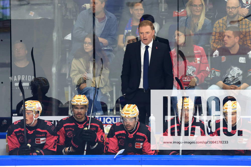 GER, DEU, Germany, Ice Hockey Coach MITCH O KEEFE, Ice Tigers, Nuremberg Players Bench, nordphoto GmbH Engler, Berlin, Uber Arena, Berlin, Germany