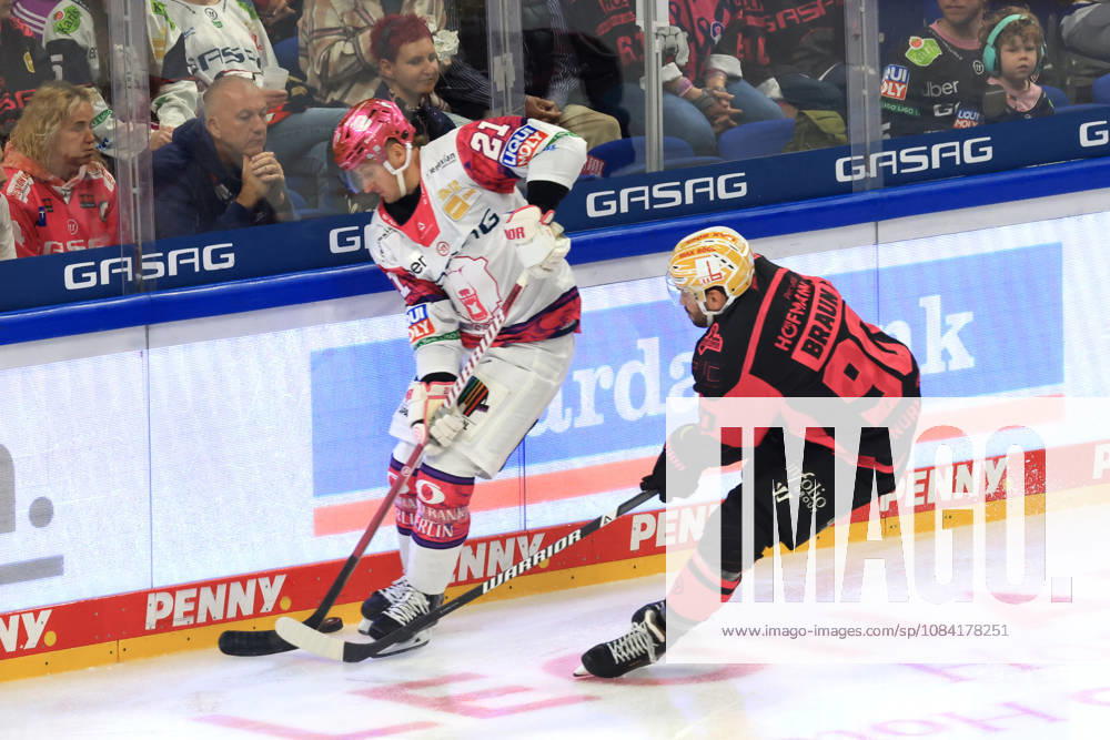 GER, DEU, Germany, Ice Hockey: Manuel Wiederer (Eisbären Berlin) 21, CONSTANTIN BRAUN (Ice Tigers) 90, nordphoto GmbH, Engler, Berlin, Uber Arena Berlin, Germany