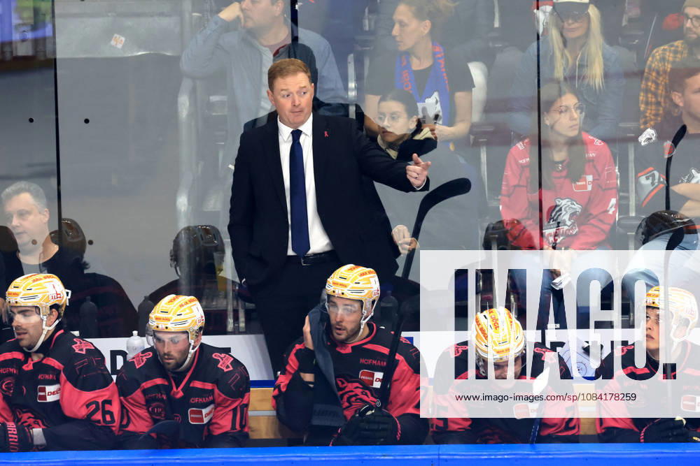 GER, DEU, Germany, Ice Hockey Coach MITCH O KEEFE, Ice Tigers, Nuremberg Players Bench, nordphoto GmbH Engler, Berlin, Uber Arena, Berlin, Germany