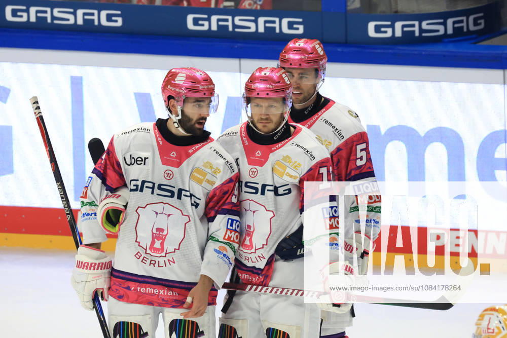 GER, DEU, Germany, Ice Hockey, Eisbären Roster, Ty Ronning, Eisbären Berlin 9, Mitch Reinke, Eisbären Berlin 5, Eric Mik, Eisbären Berlin 12, nordphoto GmbH, Engler Berlin, Uber Arena Berlin, Germany