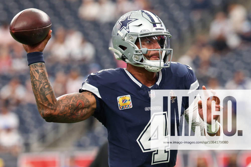 HOUSTON, TX - OCTOBER 04: Quarterback Dak Prescott 4 of the Dallas Cowboys warms up ahead of the NFL, American Football Herren, USA football game between the Houston Texans and Dallas Cowboys on October 4, 2026, at Reliant Stadium in Houston, TX. (Photo by David Buono Icon Sportswire) NFL: OCT 04 Cowboys at Texans Icon241004081