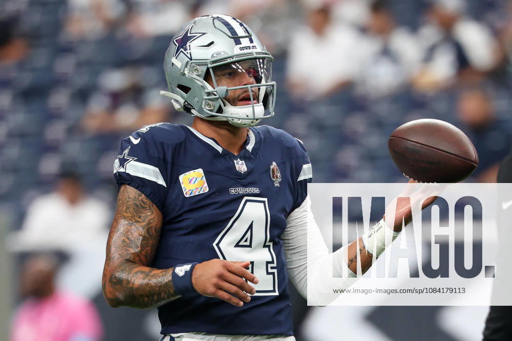 HOUSTON, TX - OCTOBER 04: Quarterback Dak Prescott 4 of the Dallas Cowboys spins the ball in his head before the NFL, American Football Herren, USA football game between the Houston Texans and Dallas Cowboys on October 4, 2026, at Reliant Stadium in Houston, TX. (Photo by David Buono Icon Sportswire) NFL: OCT 04 Cowboys at Texans Icon241004085