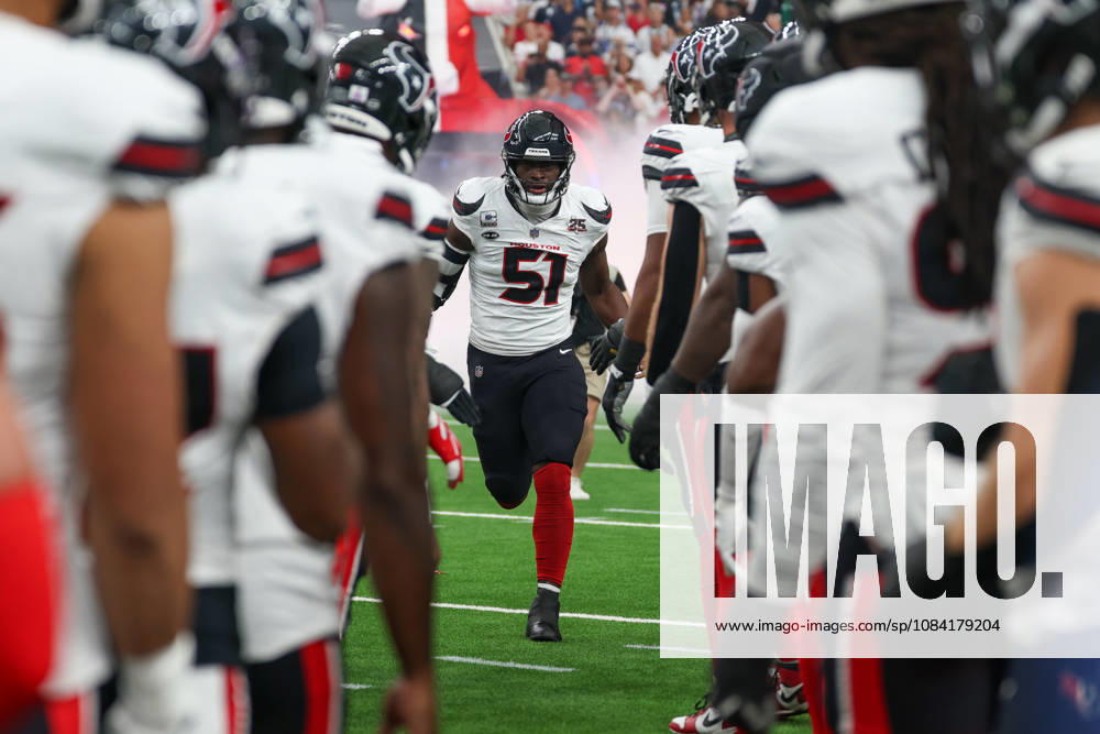 HOUSTON, TX - OCTOBER 04: Defensive end Will Anderson Jr. 51 of the Houston Texans gets high fives from teammates as he runs onto the field ahead the NFL, American Football Herren, USA football game between the Houston Texans and Dallas Cowboys on October 4, 2026, at Reliant Stadium in Houston, TX. (Photo by David Buono Icon Sportswire) NFL: OCT 04 Cowboys at Texans Icon241004115