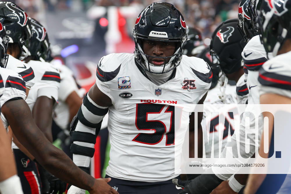 HOUSTON, TX - OCTOBER 04: Defensive end Will Anderson Jr. 51 of the Houston Texans gets high fives from teammates as he runs onto the field ahead the NFL, American Football Herren, USA football game between the Houston Texans and Dallas Cowboys on October 4, 2026, at Reliant Stadium in Houston, TX. (Photo by David Buono Icon Sportswire) NFL: OCT 04 Cowboys at Texans Icon241004116