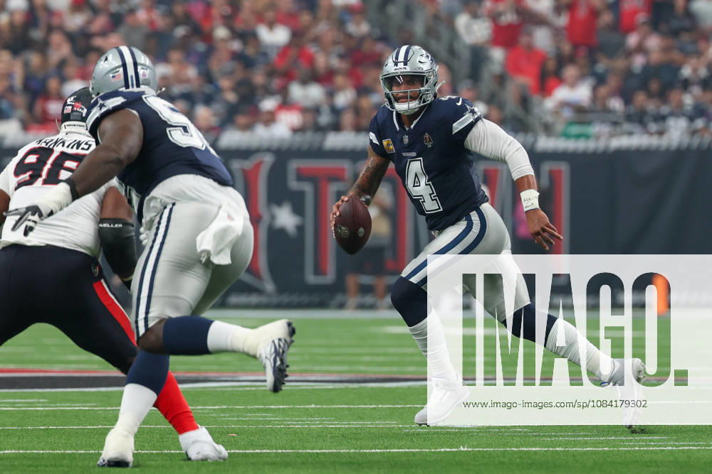 HOUSTON, TX - OCTOBER 04: Quarterback Dak Prescott 4 of the Dallas Cowboys scrambles out of the pocket during the NFL, American Football Herren, USA football game between the Houston Texans and Dallas Cowboys on October 4, 2026, at Reliant Stadium in Houston, TX. (Photo by David Buono Icon Sportswire) NFL: OCT 04 Cowboys at Texans Icon241004143