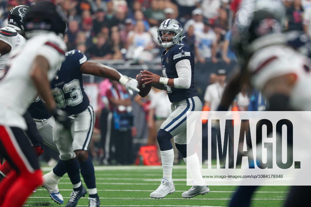 HOUSTON, TX - OCTOBER 04: Quarterback Dak Prescott 4 of the Dallas Cowboys looks downfield as he stands in the pocket during the NFL, American Football Herren, USA football game between the Houston Texans and Dallas Cowboys on October 4, 2026, at Reliant Stadium in Houston, TX. (Photo by David Buono Icon Sportswire) NFL: OCT 04 Cowboys at Texans Icon241004158