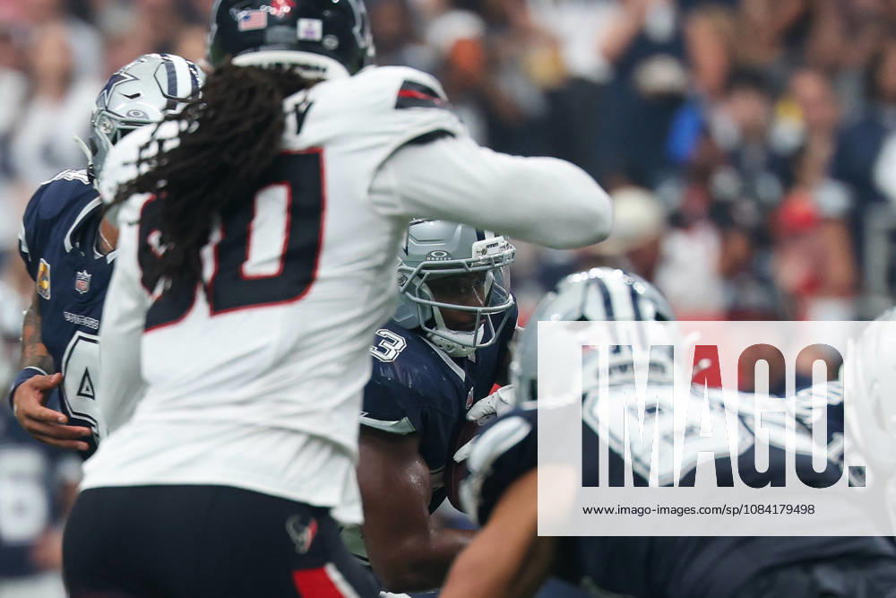 HOUSTON, TX - OCTOBER 04: Running back Javonte Williams 33 of the Dallas Cowboys takes a handoff during the NFL, American Football Herren, USA football game between the Houston Texans and Dallas Cowboys on October 4, 2026, at Reliant Stadium in Houston, TX. (Photo by David Buono Icon Sportswire) NFL: OCT 04 Cowboys at Texans Icon241004217